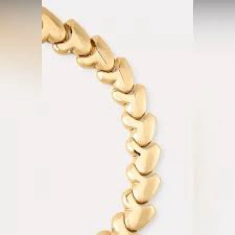 NWOT. Zara Golden Heart Necklace. - Picture 3 of 6